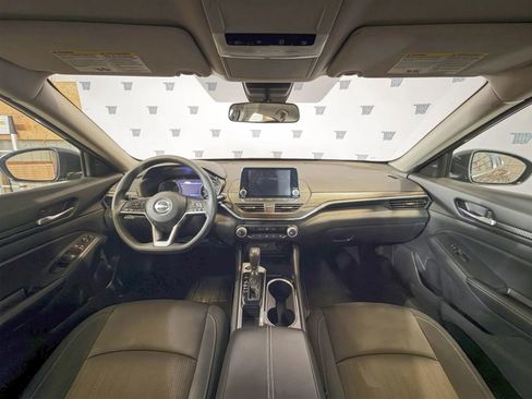 Used 2024 Nissan Altima 2.5 SV FWD image 11