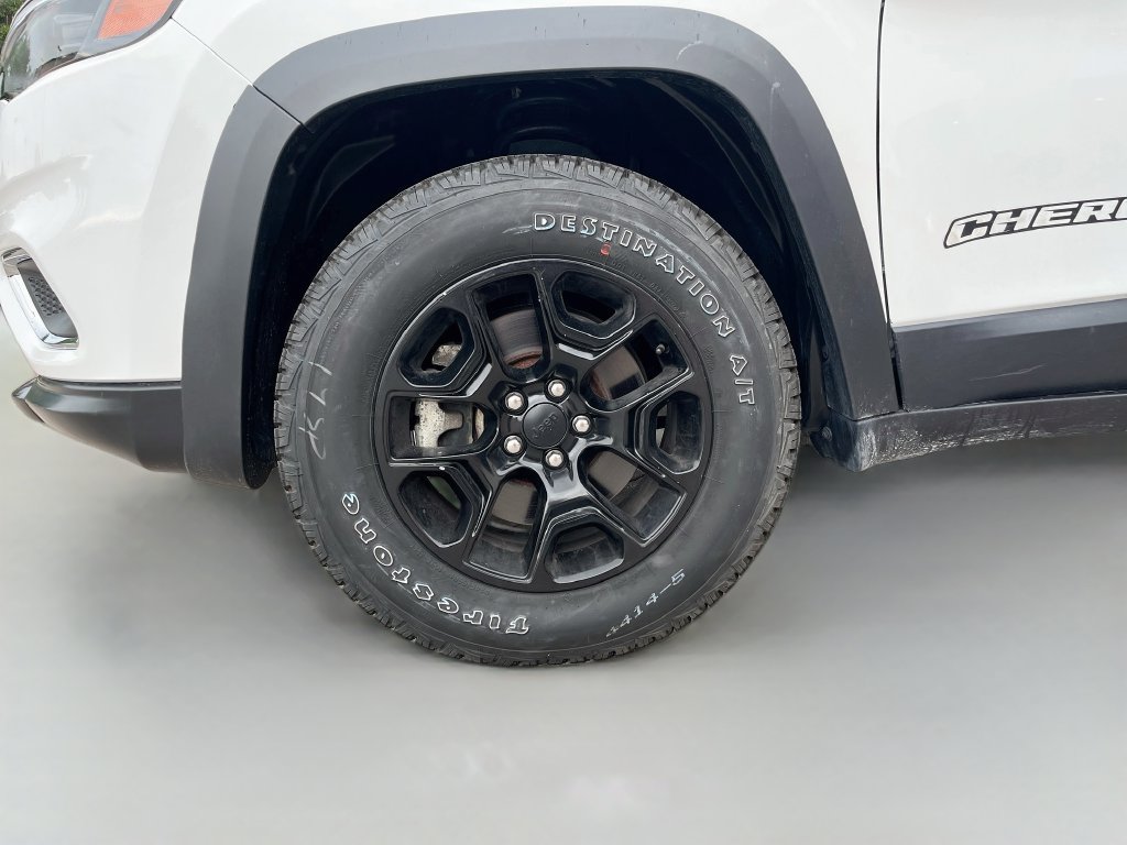 Used 2022 Jeep Cherokee Latitude w/ Trailer Tow Group AWD/4WD image 30