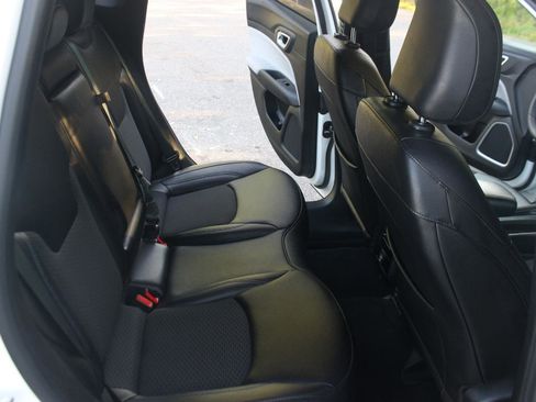 Used 2024 Jeep Compass Latitude AWD/4WD image 32