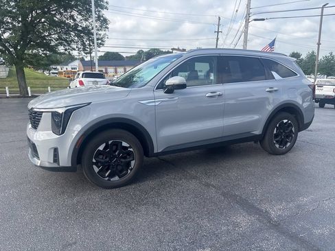 Used 2024 Kia Sorento S w/ Panoramic Sunroof Package AWD/4WD image 5