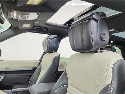 Used 2024 Land Rover Discovery Dynamic SE image 35