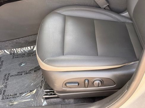 Used 2025 Chevrolet Trax ACTIV w/ Sunroof Package FWD image 21