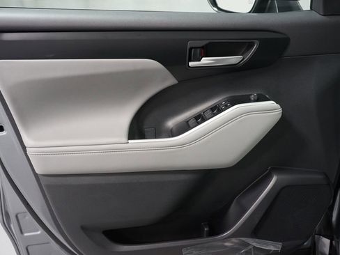 New 2026 Toyota Highlander XLE image 31