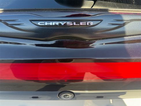 Used 2023 Chrysler Pacifica Limited w/ Uconnect Theater Family Group image 17