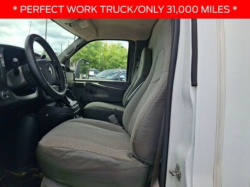 Used 2009 Chevrolet Express 3500 RWD image 12