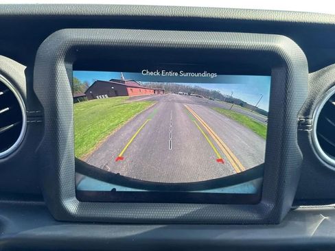 Used 2020 Jeep Wrangler Unlimited Sahara w/ Dual Top Group AWD/4WD image 22