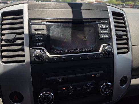 Used 2018 Nissan Frontier SV RWD image 10