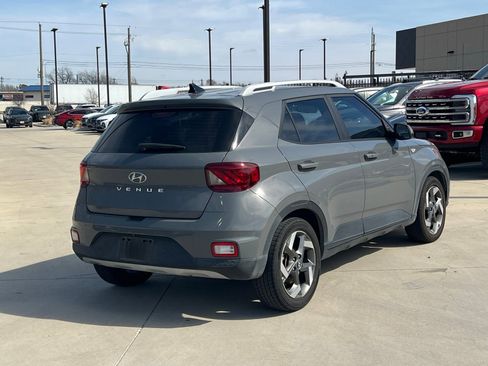 Used 2021 Hyundai Venue SEL w/ Premium Package image 12