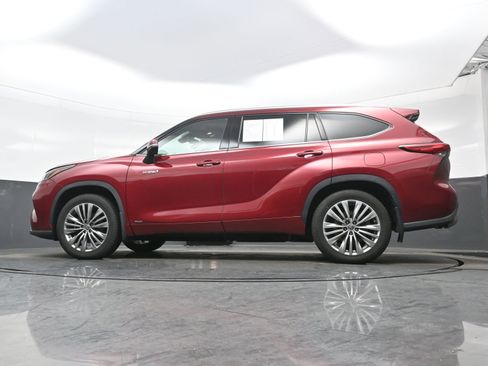 Used 2021 Toyota Highlander Platinum image 31
