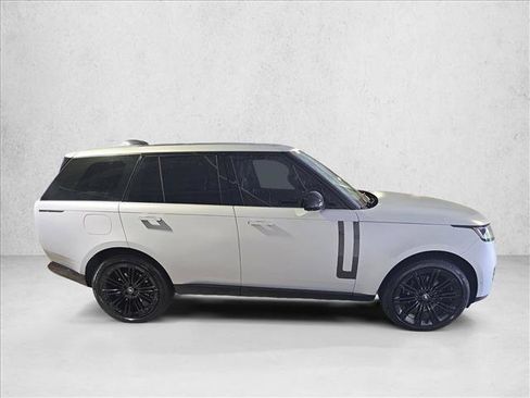 Used 2025 Land Rover Range Rover SE AWD/4WD image 4