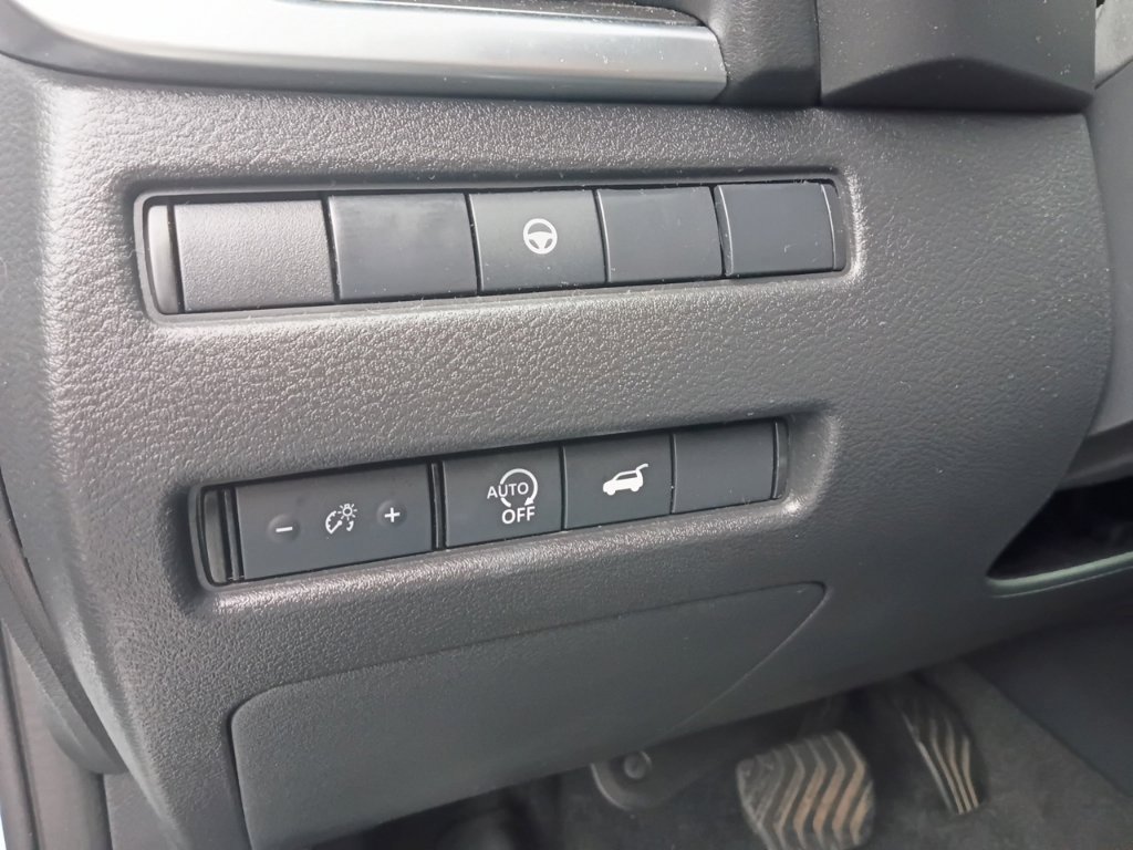 Used 2026 Nissan Rogue SV FWD image 15