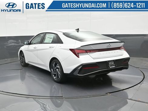 Used 2025 Hyundai Elantra Sport FWD image 8