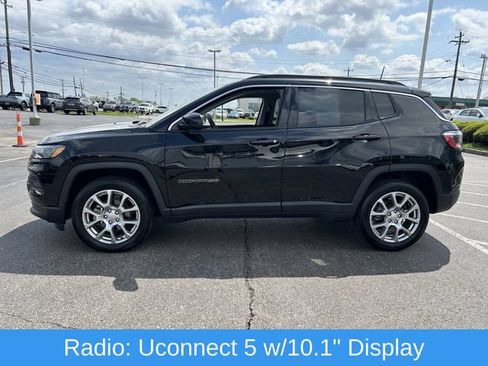 Used 2022 Jeep Compass Latitude w/ Sun and Sound Group AWD/4WD image 4
