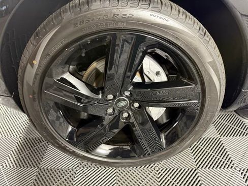 Certified 2025 Land Rover Discovery Dynamic SE image 11