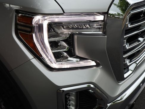 Used 2022 GMC Sierra 1500 SLT w/ SLT Premium Plus Package AWD/4WD image 9