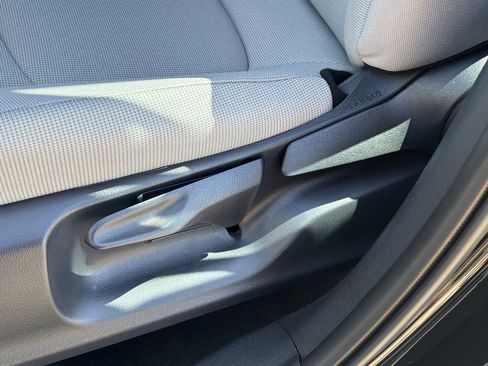 Used 2026 Toyota Corolla Cross L image 17