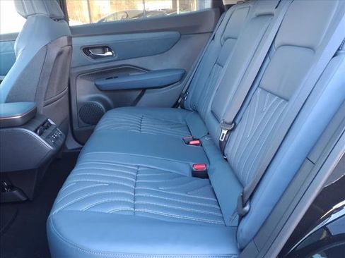 New 2025 Nissan Ariya Platinum image 15