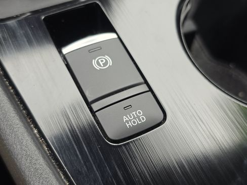 Used 2023 Nissan Rogue SV AWD/4WD image 18