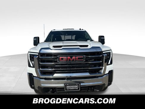 New 2025 GMC Sierra 2500 SLE w/ SLE Value Package; image 8