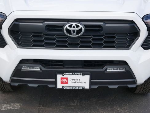 Certified 2024 Toyota Tacoma TRD Off-Road AWD/4WD image 9