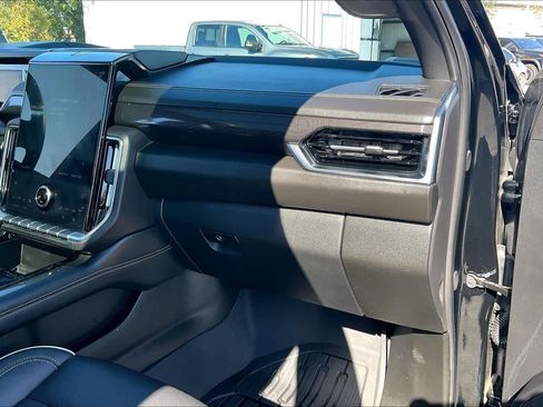 Certified 2025 GMC Yukon Elevation w/ Technology Package image 17