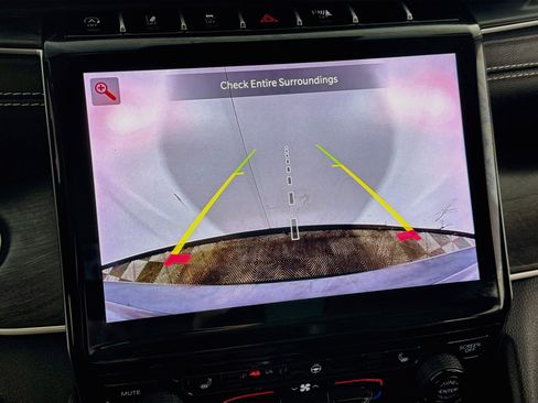 Used 2022 Jeep Grand Cherokee L Limited image 3