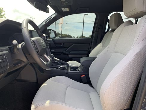 Used 2026 Toyota 4Runner SR5 AWD/4WD image 16