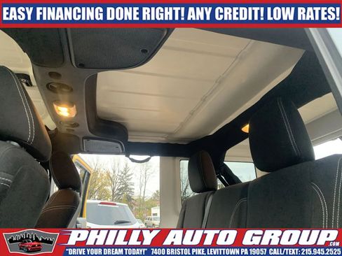 Used 2015 Jeep Wrangler Unlimited Rubicon w/ Max Tow Package AWD/4WD image 17