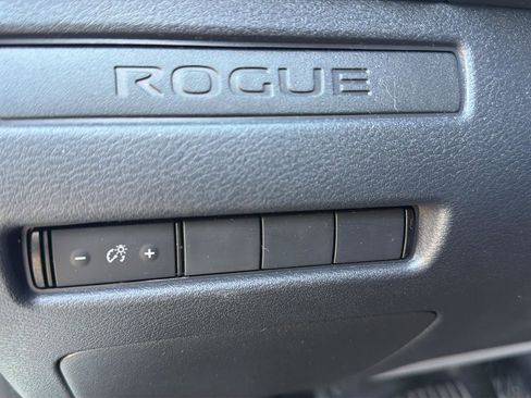 Used 2022 Nissan Rogue S FWD image 9