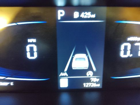 Used 2025 Hyundai Elantra SE FWD image 23