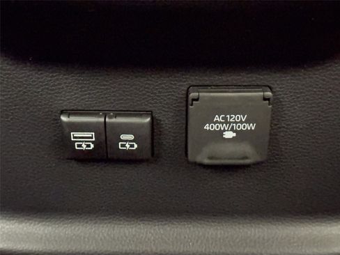 Used 2023 Toyota Tundra Limited AWD/4WD image 36