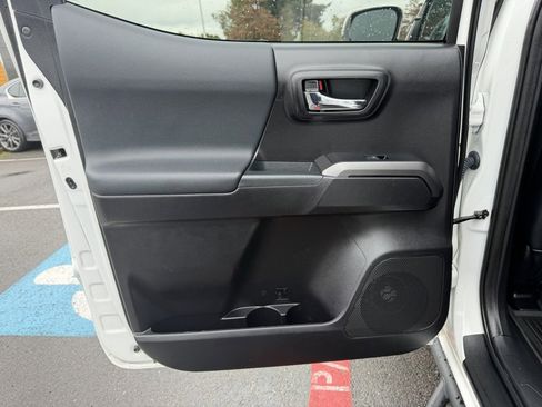 Used 2020 Toyota Tacoma TRD Off-Road w/ TRD Premium Off Road Package image 29