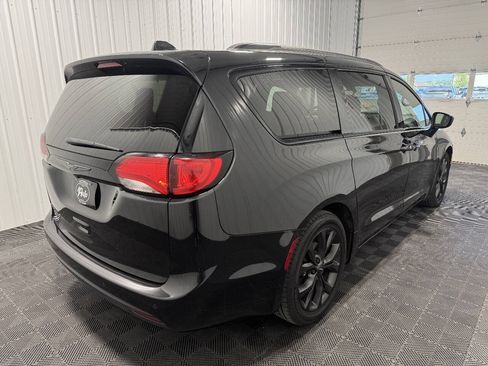 Used 2018 Chrysler Pacifica Touring-L Plus w/ S Appearance Package FWD image 3
