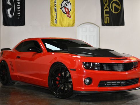 Used 2013 Chevrolet Camaro SS w/ SS Performance Package image 3