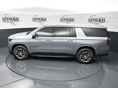 Used 2026 Chevrolet Suburban LT w/ Comfort Package RWD image 24