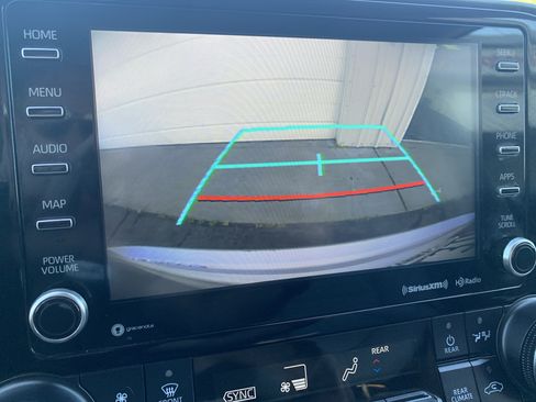 Used 2022 Toyota Highlander XLE AWD/4WD image 37