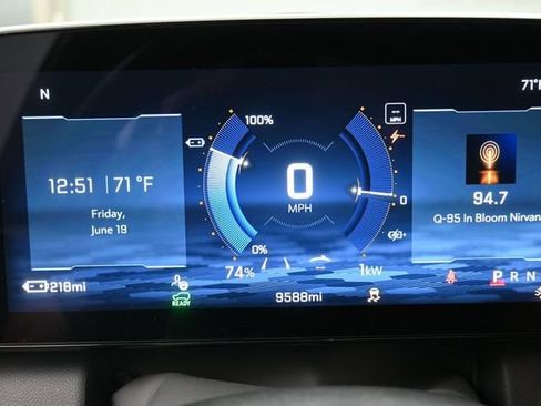 Used 2024 Chevrolet Equinox EV LT w/ LPO, Active Package AWD/4WD image 9