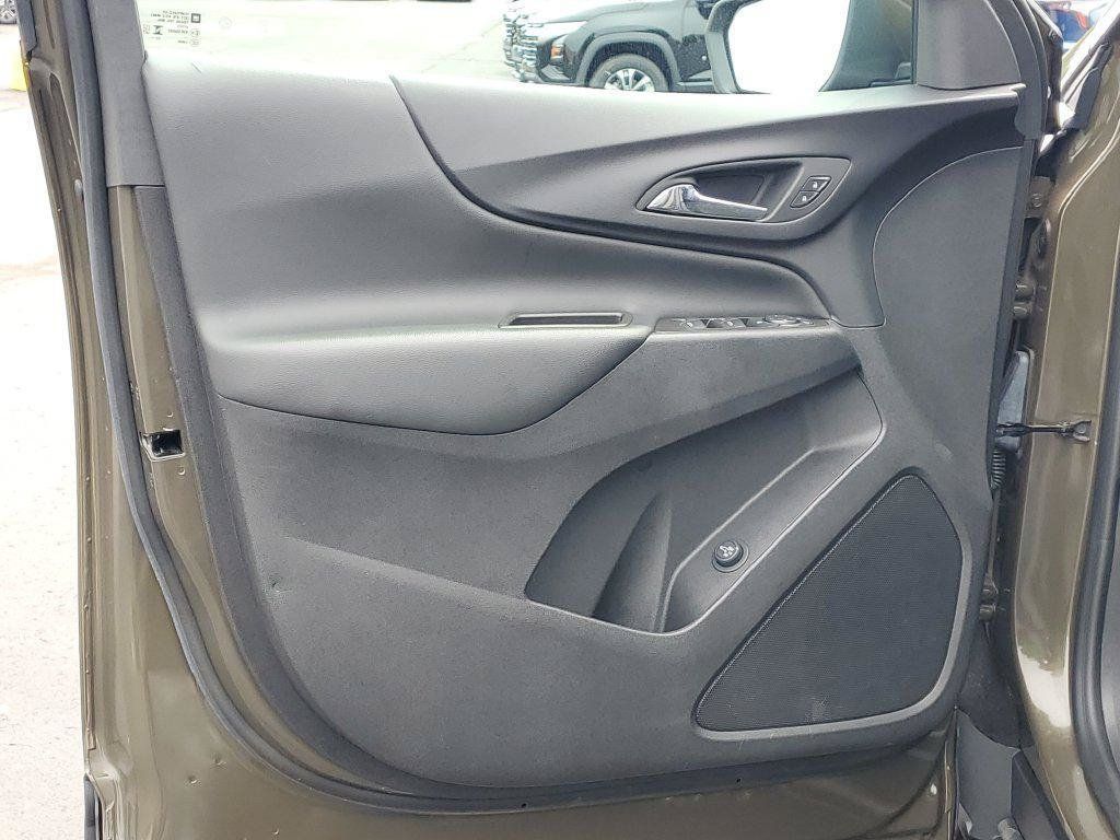 Used 2024 Chevrolet Equinox LT FWD image 21