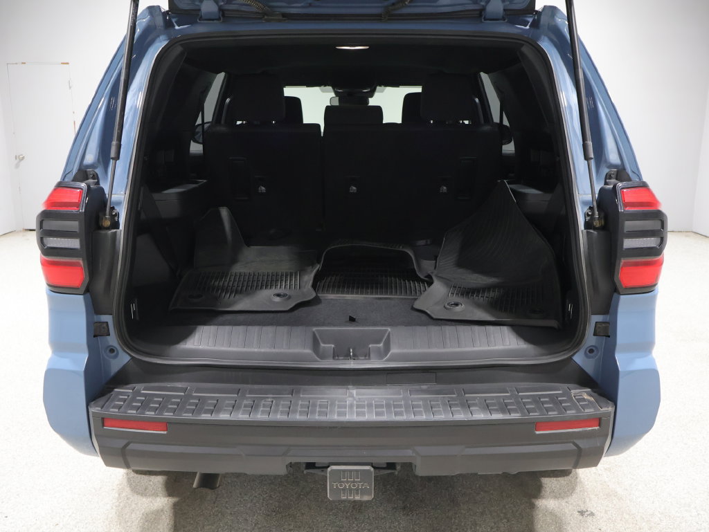 Used 2025 Toyota 4Runner SR5 AWD/4WD image 11