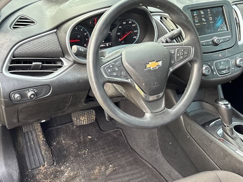 Used 2017 Chevrolet Malibu LS FWD image 4