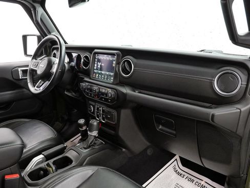Used 2022 Jeep Wrangler Unlimited Sahara AWD/4WD image 15
