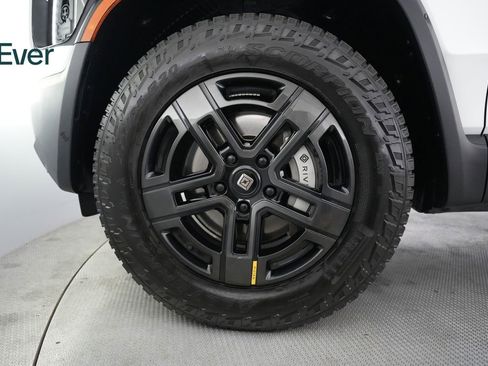 Used 2024 Rivian R1S Adventure image 19