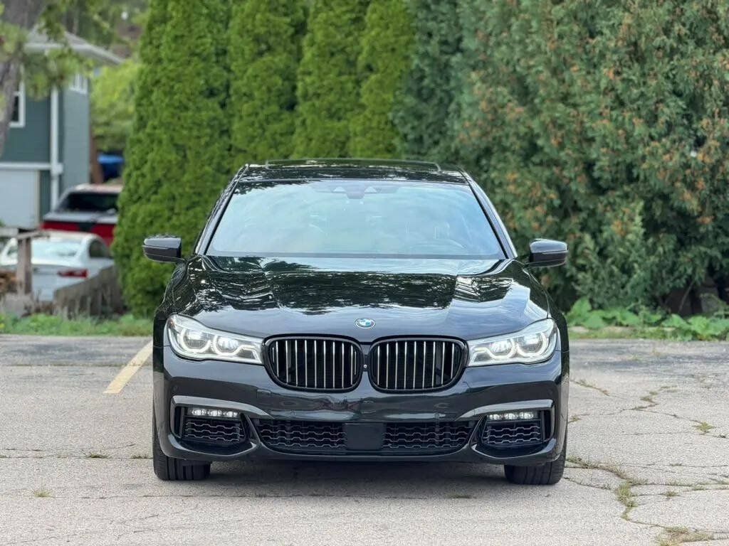 Used 2017 BMW 750i xDrive AWD/4WD image 2