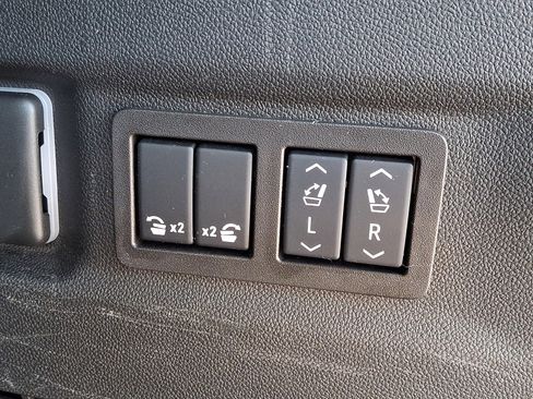 Certified 2024 Chevrolet Suburban Premier AWD/4WD image 32