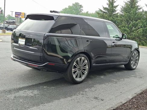 New 2026 Land Rover Range Rover Long Wheelbase SE AWD/4WD image 3