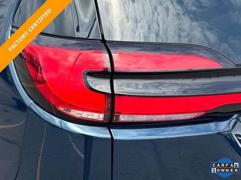 Used 2025 Chrysler Pacifica Premium FWD image 11
