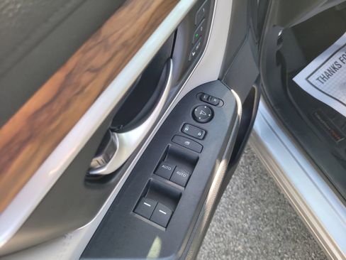 Used 2020 Honda CR-V Touring image 11