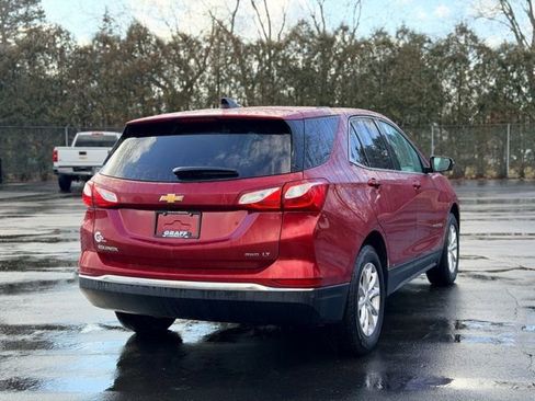 Used 2019 Chevrolet Equinox LT w/ Driver Convenience Package image 3