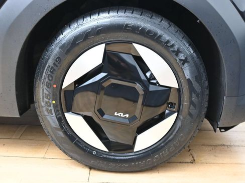 Used 2024 Kia EV9 Wind AWD/4WD image 15