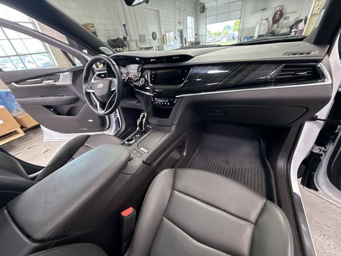 Used 2024 Cadillac XT6 Premium Luxury w/ Technology Package AWD/4WD image 37